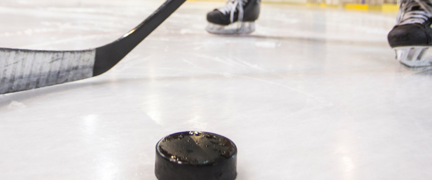 Plader designet til syntetiske skøjtebaner